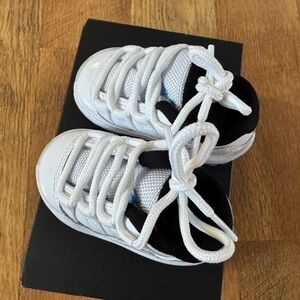 *HEAT* Air Jordan 11 “Legend Blue” Lows!!! Toddler 3c! Like new!!!